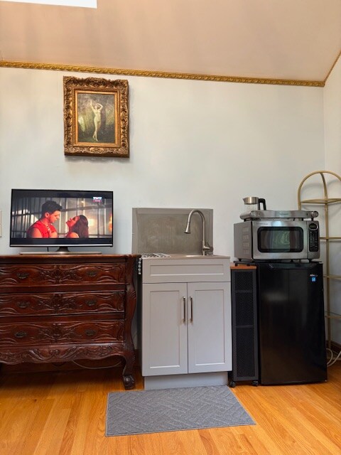 Building Photo - 9 Surrey Rd