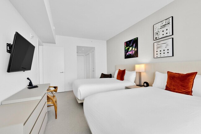 Building Photo - 4011 S Ocean Dr