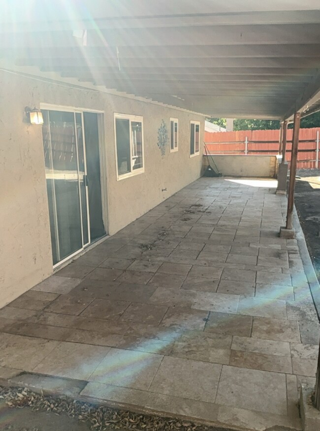 Building Photo - Charming 3 Bed/2 Bath Single-Story Home In...