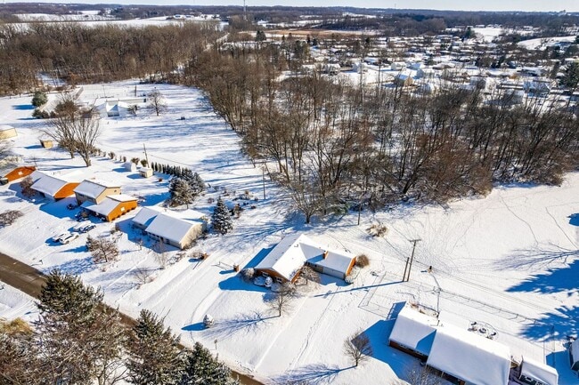 Building Photo - Newly Renovated