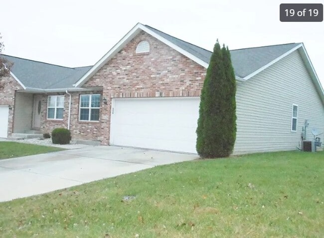 Primary Photo - New Two Bed Two Bath Villa with Garage and...