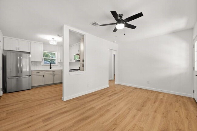 Building Photo - Chaparral Cottage N/M