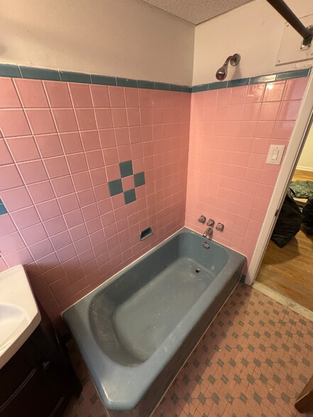 Building Photo - 905-909 Christian St