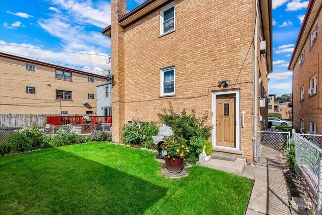 Building Photo - 2424 N 77th Ct