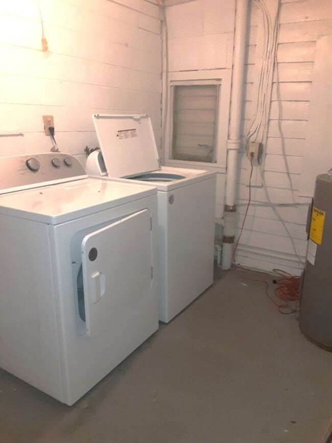 Building Photo - 309 Eastwood Ln