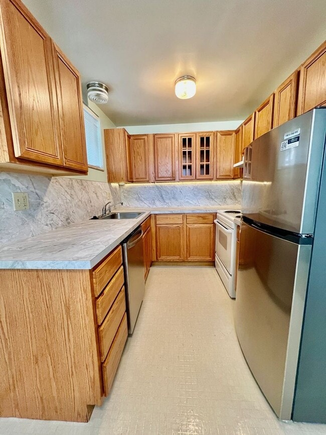 Building Photo - 2bd/1ba Seattle Triplex