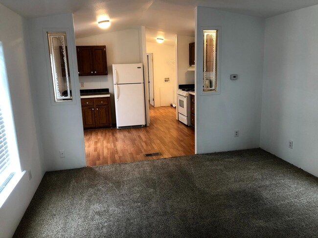 Building Photo - 421 N 200 W