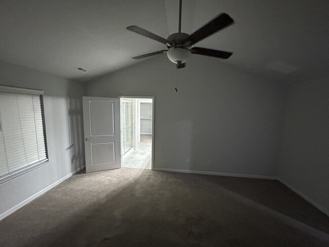 Building Photo - 6031 Villa Ford Ln