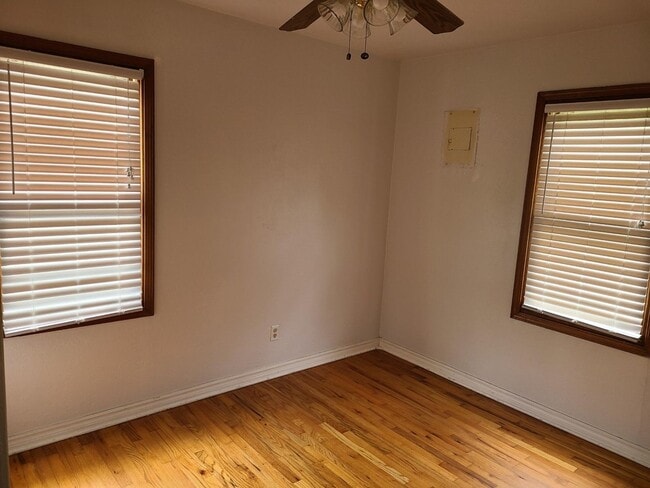 Building Photo - Updated, trendy and Ready for move in! 2 b...