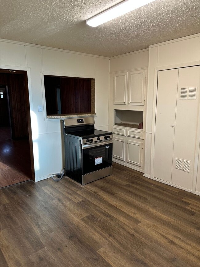 Building Photo - Section 8