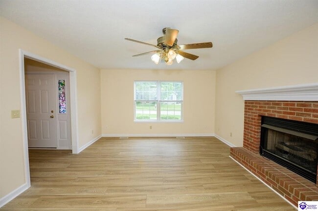 Building Photo - 1802 Oriole Dr