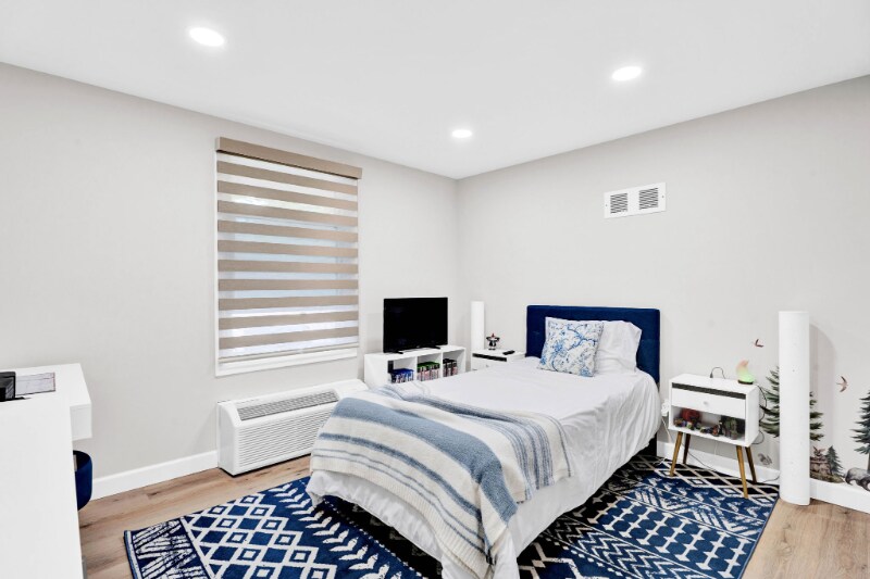 Building Photo - 6 Roanoke Ln