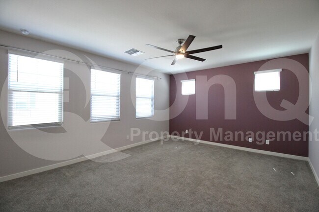 Building Photo - 678 N Bay Dr