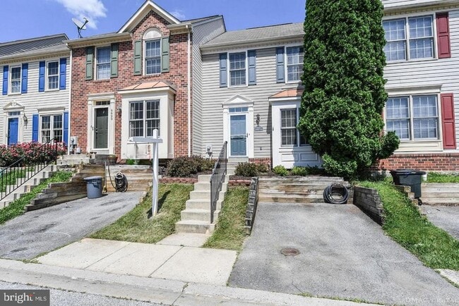 Building Photo - 6627 Commodore Ct