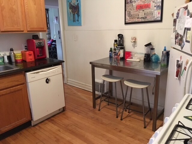 Building Photo - 1959 W Farragut Ave