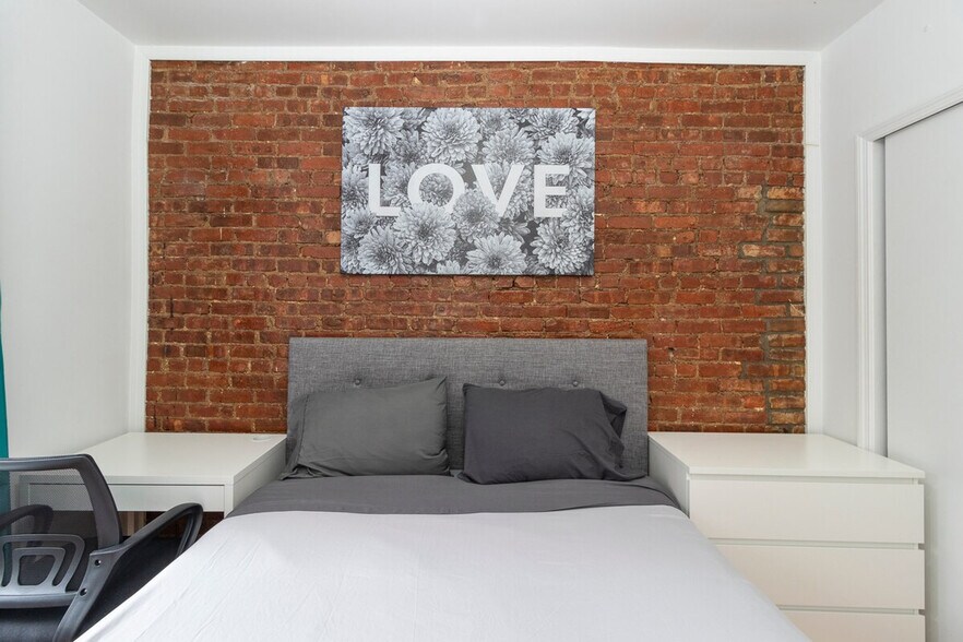 Building Photo - 1676 3rd Ave