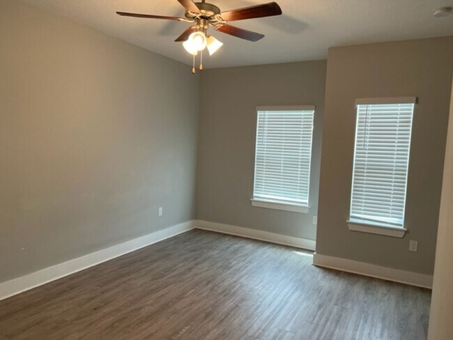 Building Photo - 318 N Sand Palm Rd