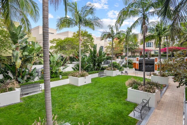 Building Photo - 300 W Beech St