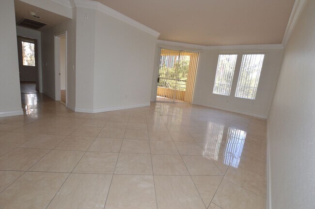 Building Photo - 270 E Flamingo Rd