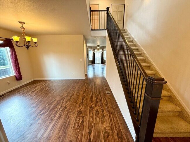 Building Photo - Stunning 4 bedroom/ 2.5 bath home with 2 car Attached Garage in Fort Collins, Colorado