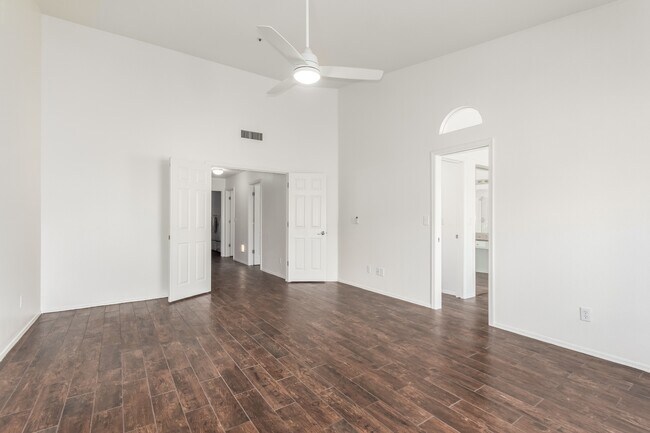 Building Photo - 9003 E Aster Dr