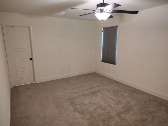 Building Photo - Spacious 5-Bedroom, 4-Bathroom House with Mother-in-Law Suite in SW Bakersfield