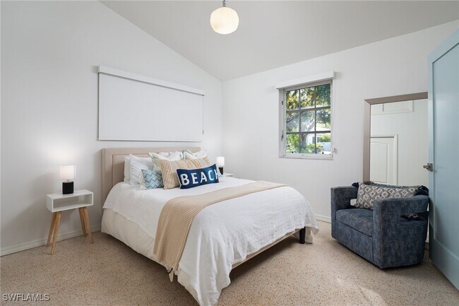 Building Photo - 339 4th Ave N