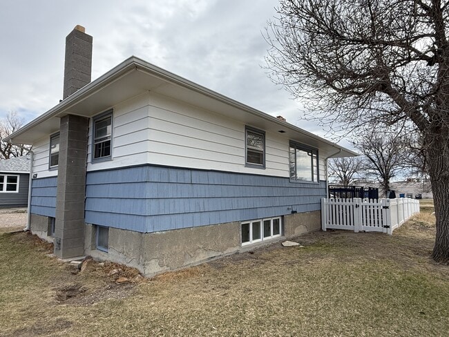 Building Photo - 628 3rd Ave NW