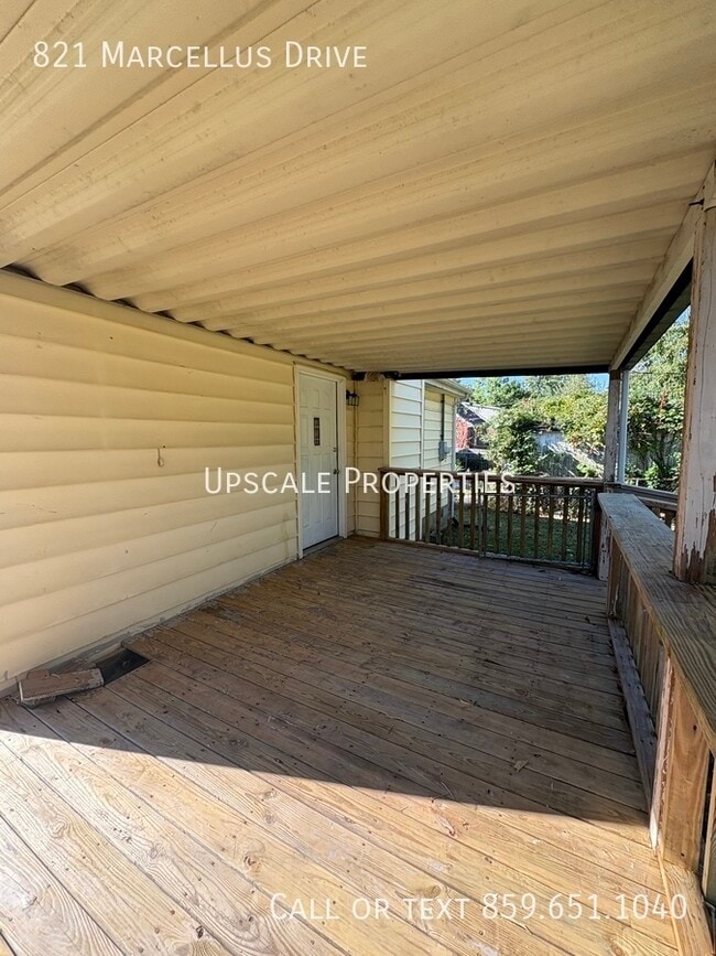 Building Photo - 821 Marcellus Dr