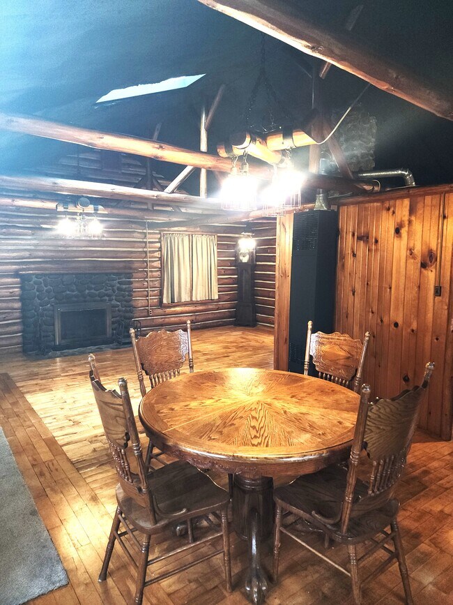 Building Photo - 3886 N West River Rd