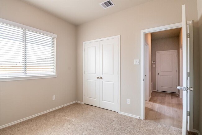 Building Photo - 12502 Llano Estacado Dr