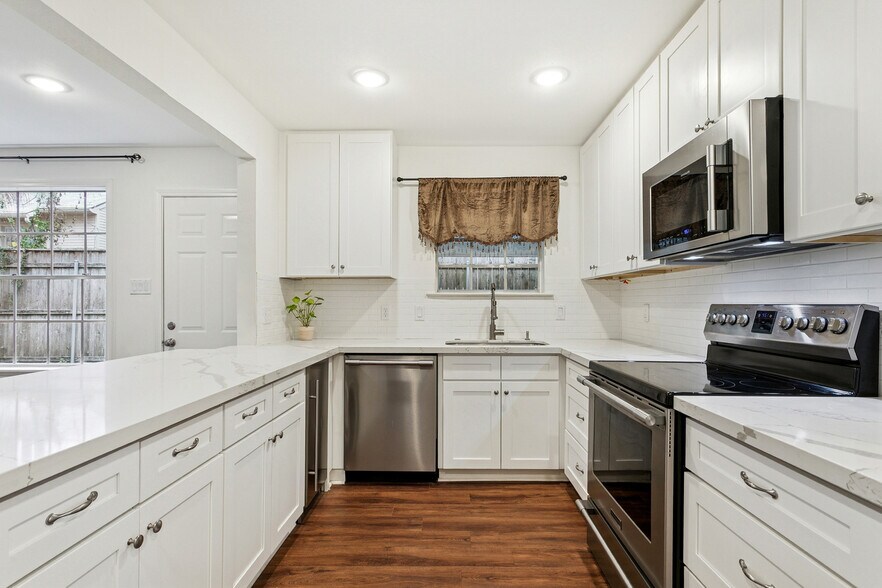 Building Photo - 1415 Homer St