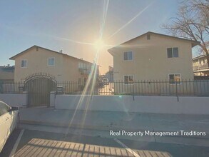 Building Photo - Updated Apt in Rosamond - Military Discount!