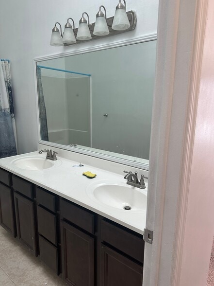 Building Photo - 6913 Woodstream Ln