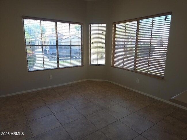 Building Photo - 3334 E Woodside Way