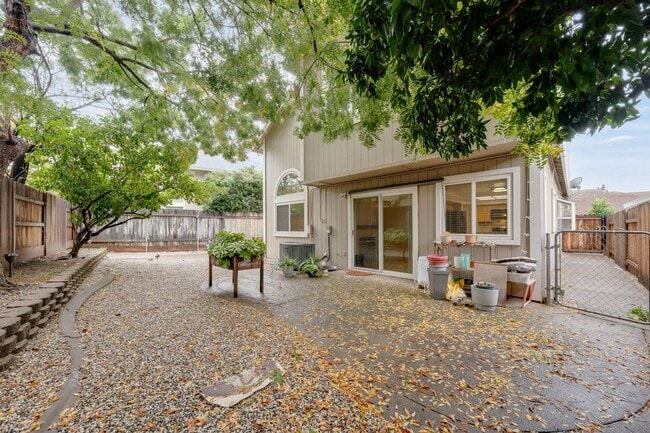 Building Photo - 3-Bed, 2.5-Bath Antelope Home with Vaulted Ceilings & Spacious Yard