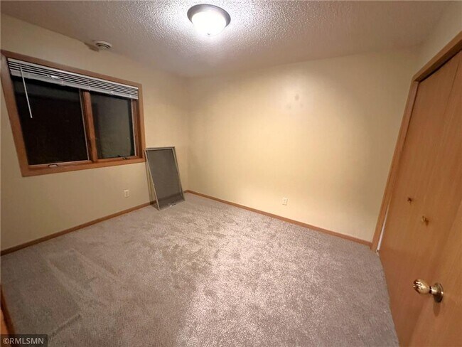 Building Photo - 831 Highview Dr