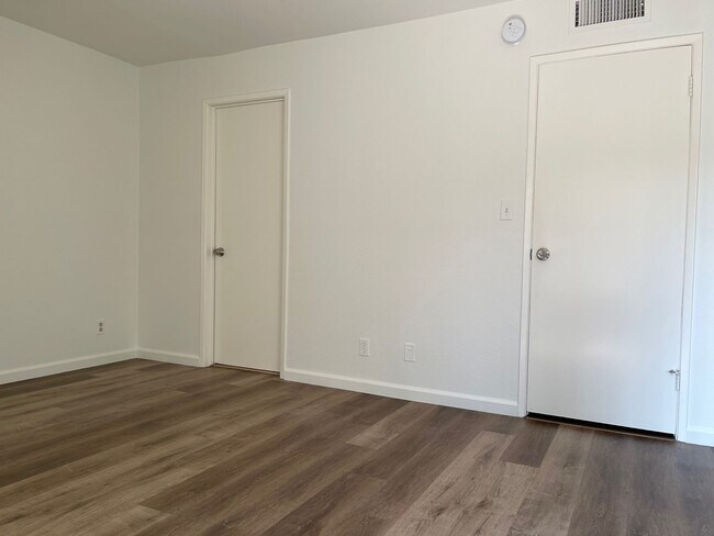 Building Photo - 15215 Magnolia Blvd
