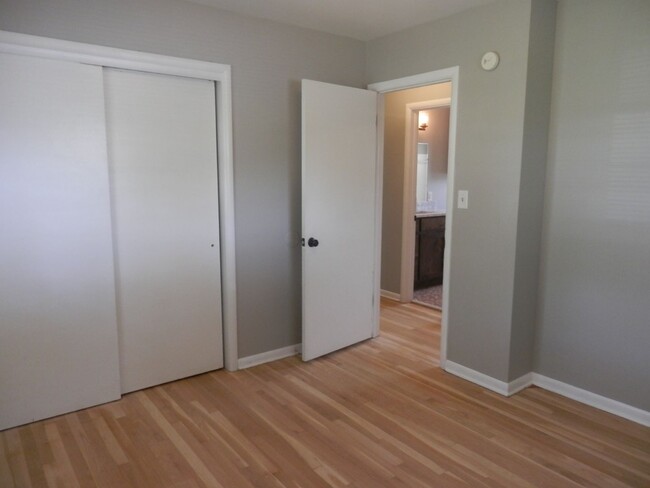 Building Photo - Great 2 Bedroom Duplex In SW Columbia!