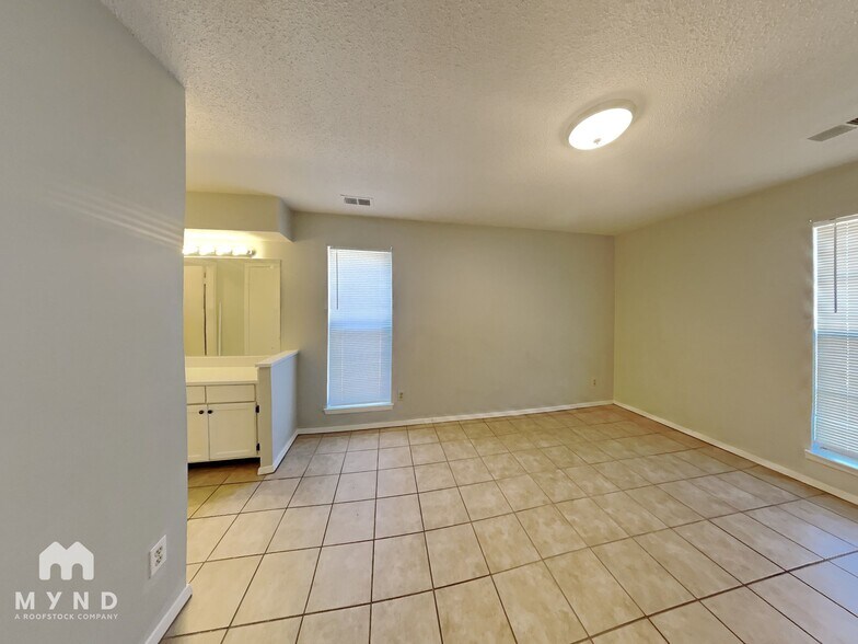 Building Photo - 3535 Laurel Cove
