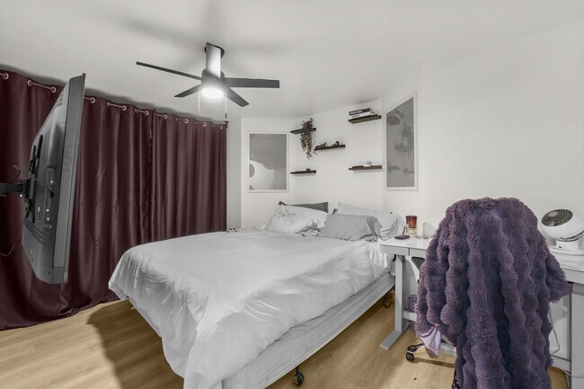 Building Photo - 6124 Pembroke Dr