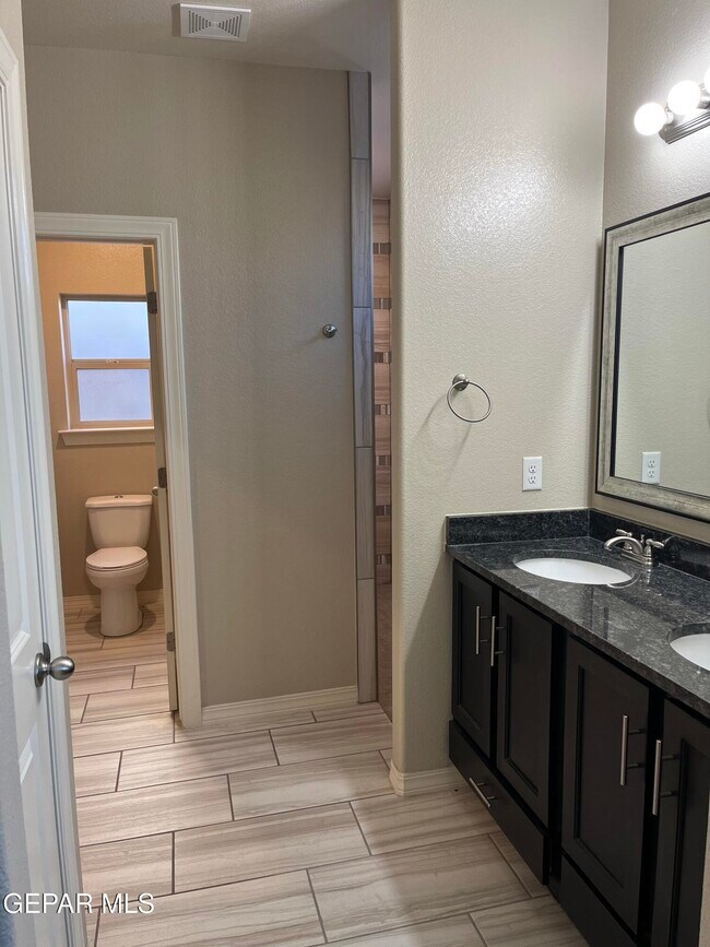 Building Photo - 14823 Pebble Hills Blvd