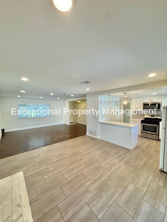 Building Photo - Ready to move in 3 bed 2 bath single story home!