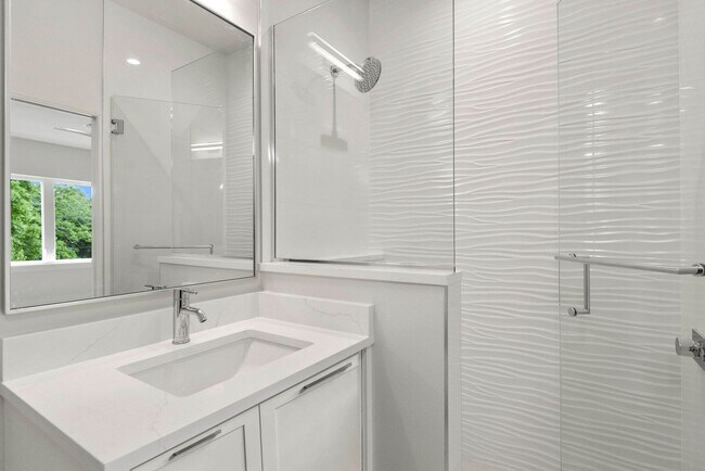 Building Photo - 3222 Holliday Ave