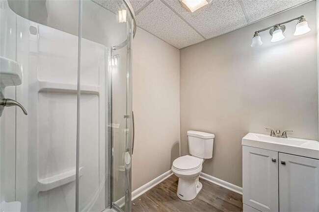 Building Photo - 2218 Woodfern Dr