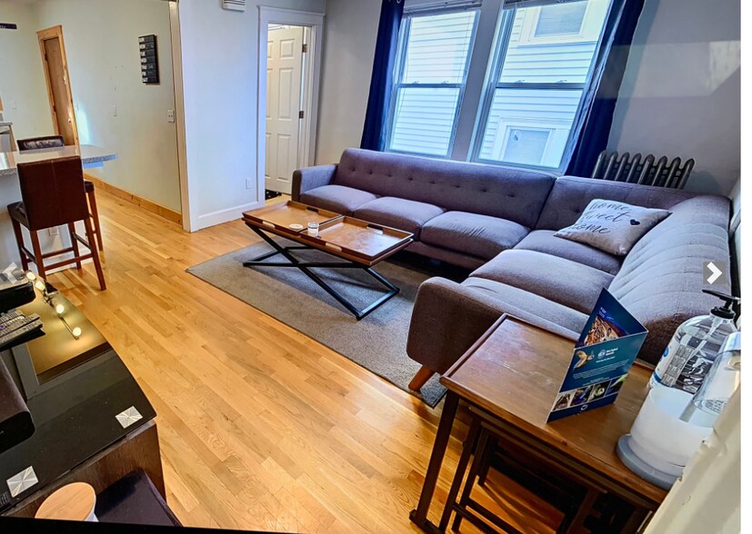 Building Photo - 18 Bond St