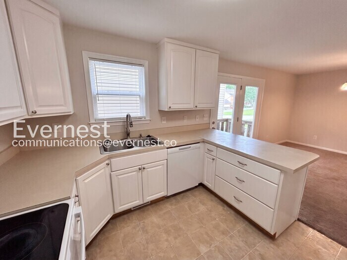 Building Photo - 701 Vineland Ct