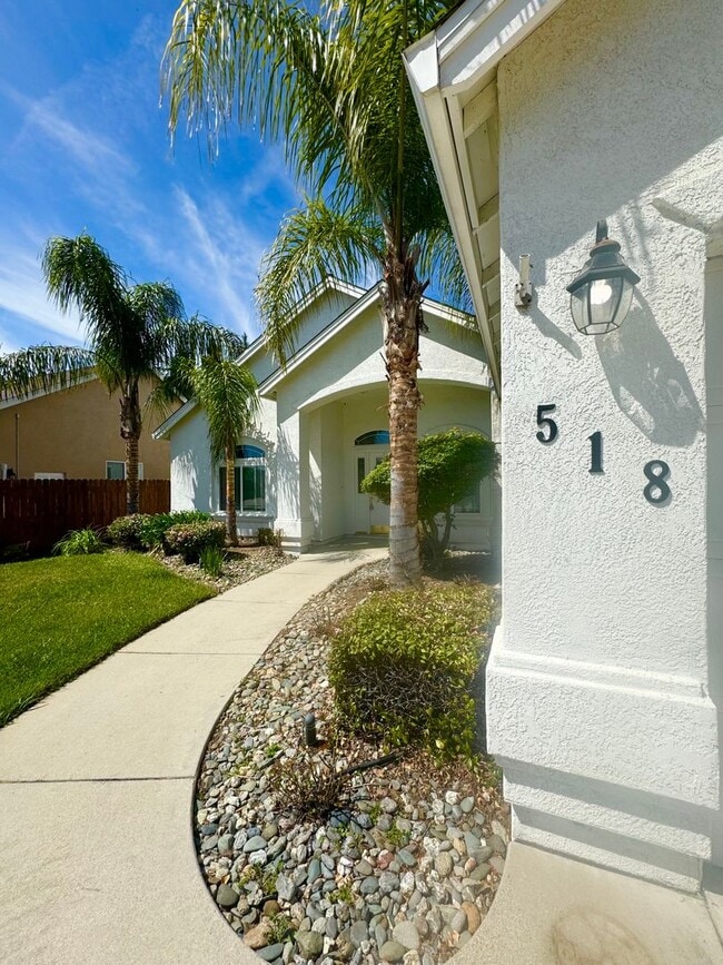 Building Photo - 518 Castenda Dr