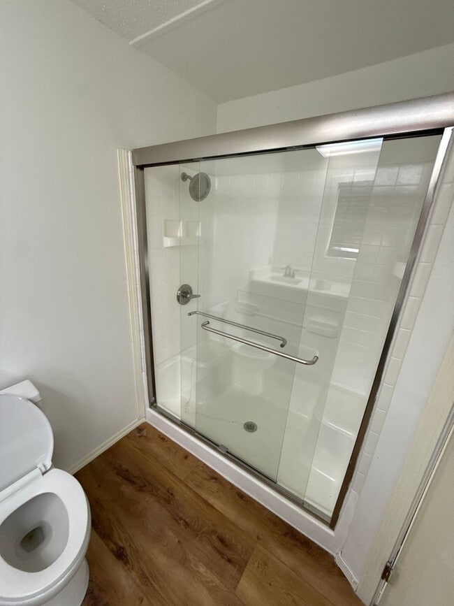 Building Photo - 185 Ridgeview Ln