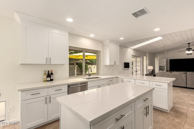 Building Photo - 2445 S Catarina